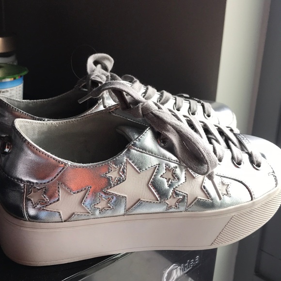 Steve Madden Shoes - Steve Madden star sneaker